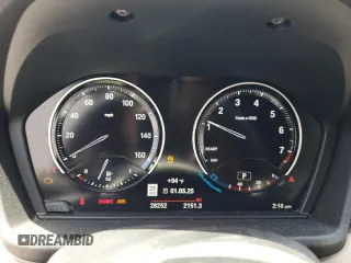 2021 BMW X1 sDrive28i z VIN WBXJG7C06M5S00879, wystawiony jako Copart lot #55572445 z przebiegiem 28 252 mil mil oraz Tytuł czysty. Historia ofert i sprzedaży dostępna na DreamBid. Obrazek 9.