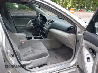 2011 Toyota Camry LE z VIN 4T1BF3EK3BU200056, wystawiony jako IAAI lot #42467171 z przebiegiem 242 129 mil mil oraz . Historia ofert i sprzedaży dostępna na DreamBid. Obrazek 5.