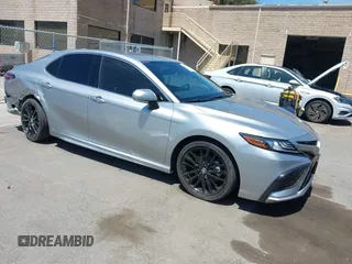 2022 Toyota Camry XSE z VIN 4T1K61AKXNU022662, wystawiony jako IAAI lot #42385068 z przebiegiem 15 307 mil mil oraz . Historia ofert i sprzedaży dostępna na DreamBid. Obrazek 1.