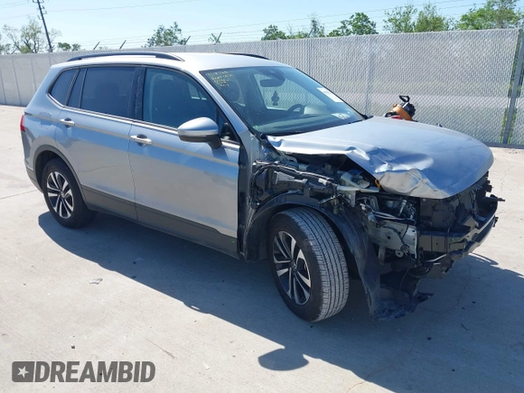 2024 Volkswagen Tiguan S z VIN 3VVRB7AX0RM029581, wystawiony jako IAAI lot #41938762 z przebiegiem 26 129 mil mil oraz . Historia ofert i sprzedaży dostępna na DreamBid. Obrazek 1.