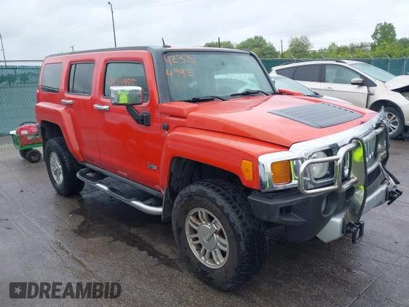 2008 Hummer H3 Luxury z VIN 5GTEN13E688143612, wystawiony jako IAAI lot #42334995 z przebiegiem 228 114 mil mil oraz . Historia ofert i sprzedaży dostępna na DreamBid. Obrazek 1.