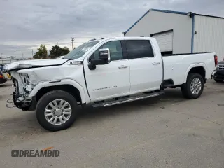 2021 GMC Sierra 3500HD Denali z VIN 1GT49WEY2MF126307, wystawiony jako Copart lot #77030854 z przebiegiem 49 598 mil mil oraz Szkoda całkowita • Salvage title. Historia ofert i sprzedaży dostępna na DreamBid. Obrazek 1.