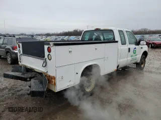 2004 Ford F-250 with VIN 1FDNX21L44ED76226, listed as a Copart auction lot 42002655 with 145,201 mi miles and Salvage title. Bid and sale history available at DreamBid. Image 3.