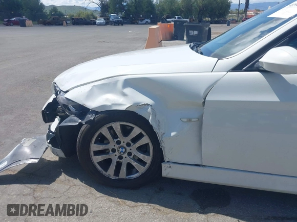 2006 BMW 3 Series 325i with VIN WBAVB13556PT01230, listed as a IAAI auction lot 41949691 with 162,386 mi miles and . Bid and sale history available at carsss.com. Image 6.