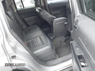 2017 Jeep Patriot High Altitude z VIN 1C4NJPFA9HD118354, wystawiony jako IAAI lot #41848700 z przebiegiem 82 624 mil mil oraz . Historia ofert i sprzedaży dostępna na DreamBid. Obrazek 8.