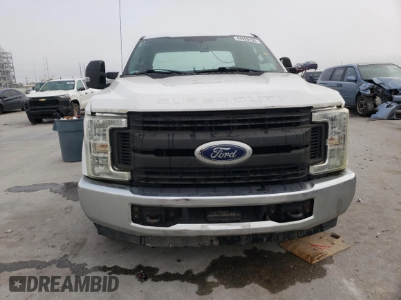 2017 Ford F-250 XLT with VIN 1FT7X2A61HEC90630, listed as a Copart auction lot 44420155 with 121,755 mi miles and Clean title. Bid and sale history available at DreamBid. Image 5.