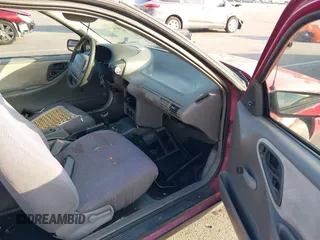 1996 Chevrolet Beretta z VIN 1G1LV15M7TY173285, wystawiony jako IAAI lot #40612238 z przebiegiem 184 617 mil mil oraz . Historia ofert i sprzedaży dostępna na DreamBid. Obrazek 5.
