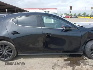 2021 Mazda 3 Premium Plus z VIN JM1BPBNY2M1403797, wystawiony jako IAAI lot #42031637 z przebiegiem Nie podano mil oraz . Historia ofert i sprzedaży dostępna na DreamBid. Obrazek 13.