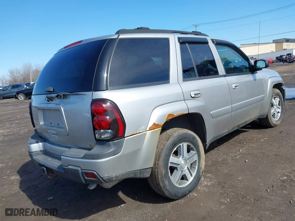 2005 Chevrolet TrailBlazer LT with VIN 1GNDT13S152261782, listed as a IAAI auction lot 41963416 with 125,041 mi miles. Bid and sale history available at carsss.com. Image 4.