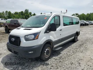2023 Ford Transit Passenger XL z VIN 1FBAX2Y86PKA01050, wystawiony jako Copart lot #55808515 z przebiegiem 76 244 mil mil oraz Szkoda całkowita • Salvage title. Historia ofert i sprzedaży dostępna na DreamBid. Obrazek 1.