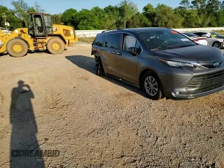 2022 Toyota Sienna XLE with VIN 5TDYRKEC6NS090587, listed as a Copart auction lot 51819805 with Not Provided miles and Salvage Title. Bid and sale history available at DreamBid. Image 11.