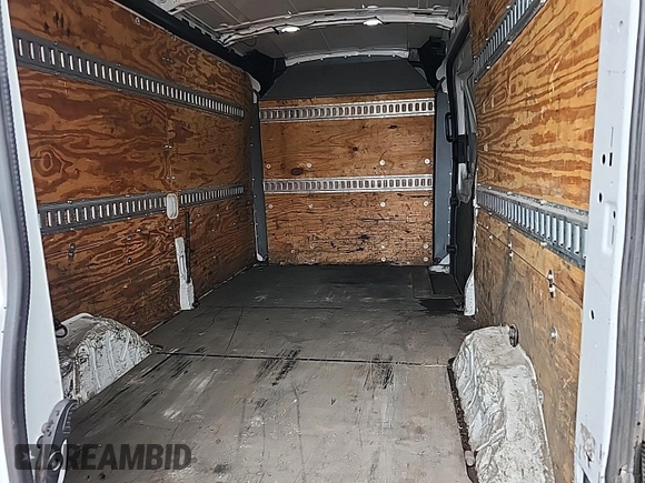 2020 Ford Transit Cargo z VIN 1FTYE1C89LKA17335, wystawiony jako IAAI lot #42561511 z przebiegiem 276 728 mil mil oraz . Historia ofert i sprzedaży dostępna na DreamBid. Obrazek 16.