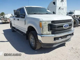2017 Ford Super Duty F-250 SRW Lariat with VIN 1FT7W2B69HEE73405, listed as a IAAI auction lot 41689288 with 141,595 mi miles. Bid and sale history available at carsss.com. Image 1.