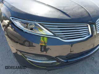 2013 Lincoln MKZ Hybrid z VIN 3LN6L2LU8DR821781, wystawiony jako IAAI lot #41892507 z przebiegiem 95 600 mil mil oraz . Historia ofert i sprzedaży dostępna na DreamBid. Obrazek 6.