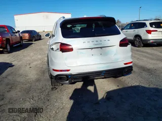 2016 Porsche Cayenne z VIN WP1AA2A2XGKA09945, wystawiony jako IAAI lot #41645654 z przebiegiem 79 327 mil mil oraz . Historia ofert i sprzedaży dostępna na DreamBid. Obrazek 16.