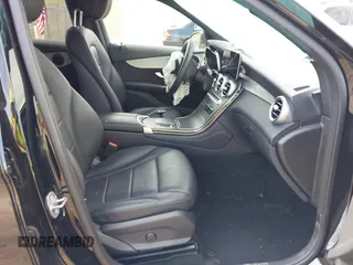 2020 Mercedes-Benz GLC 300 z VIN W1N0G8EBXLF853441, wystawiony jako IAAI lot #42117731 z przebiegiem 75 182 mil mil oraz . Historia ofert i sprzedaży dostępna na DreamBid. Obrazek 5.