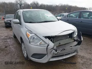 2019 Nissan Versa SV z VIN 3N1CN7AP0KL872559, wystawiony jako IAAI lot #41657014 z przebiegiem 79 690 mil mil oraz . Historia ofert i sprzedaży dostępna na DreamBid. Obrazek 1.