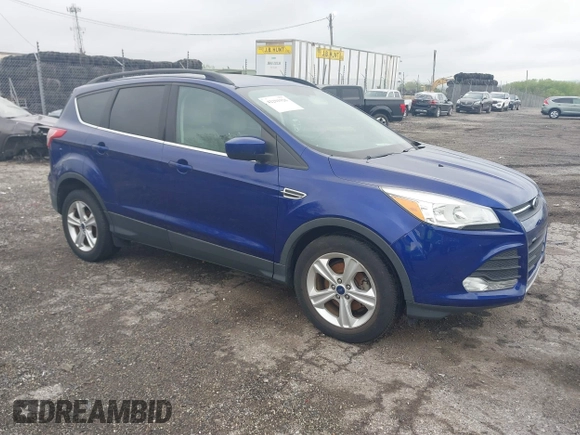 2015 Ford Escape SE with VIN 1FMCU0GX0FUB57156, listed as a IAAI auction lot 42201926 with Not Provided miles. Bid and sale history available at carsss.com. Image 1.