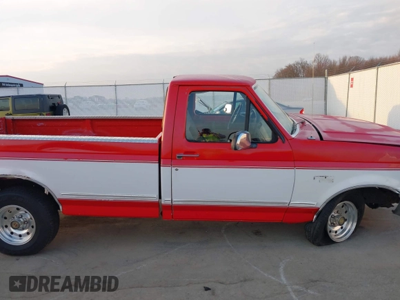 1994 Ford F-150 with VIN 1FTDF15Y0RLB45961, listed as a IAAI auction lot 41783519 with 230,365 mi miles. Bid and sale history available at carsss.com. Image 14.