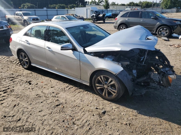 2015 Mercedes-Benz E-Class E 250 BlueTEC Luxury with VIN WDDHF9HB9FB140918, listed as a Copart auction lot 67698124 with 0 mi miles and Salvage Title. Bid and sale history available at carsss.com. Image 4.