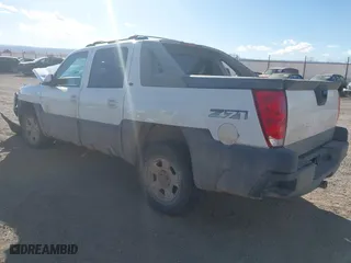 2006 Chevrolet Avalanche Z71 with VIN 3GNEK12ZX6G116304, listed as a IAAI auction lot 41493513 with 176,102 mi miles. Bid and sale history available at carsss.com. Image 3.