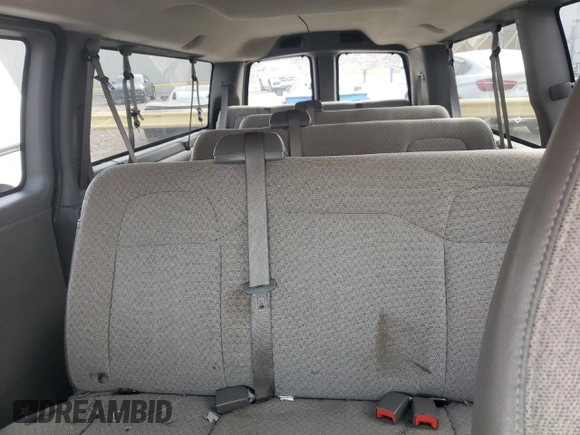 2013 Chevrolet Express Passenger LT z VIN 1GAZG1FG6D1158008, wystawiony jako Copart lot #54505715 z przebiegiem Nie podano mil oraz Szkoda całkowita • Salvage title. Historia ofert i sprzedaży dostępna na DreamBid. Obrazek 10.