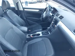 2013 Volkswagen Passat SE z VIN 1VWBP7A38DC123620, wystawiony jako IAAI lot #41275310 z przebiegiem 96 425 mil mil oraz . Historia ofert i sprzedaży dostępna na DreamBid. Obrazek 5.