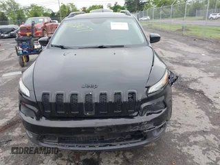 2016 Jeep Cherokee Latitude z VIN 1C4PJLCBXGW136718, wystawiony jako IAAI lot #42237677 z przebiegiem 145 109 mil mil oraz . Historia ofert i sprzedaży dostępna na DreamBid. Obrazek 12.