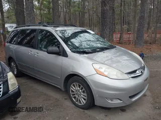 2008 Toyota Sienna XLE with VIN 5TDZK22C28S220219, listed as a IAAI auction lot 41879397 with 210,453 mi miles. Bid and sale history available at carsss.com. Image 1.