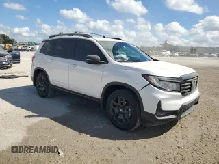 2025 Honda Passport Black Edition z VIN 5FNYF8H82SB008082, wystawiony jako Copart lot #49929005 z przebiegiem 3295 mil mil oraz Szkody całkowita. Historia ofert i sprzedaży dostępna na DreamBid. Obrazek 4.
