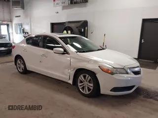 2013 Acura ILX with VIN 19VDE1F33DE019044, listed as a IAAI auction lot 41601790 with 271,575 mi miles. Bid and sale history available at carsss.com. Image 1.