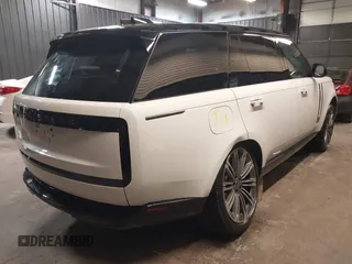 2025 Land Rover Range Rover SE z VIN SALKPBFU1SA280561, wystawiony jako IAAI lot #41487938 z przebiegiem 342 mil mil oraz . Historia ofert i sprzedaży dostępna na DreamBid. Obrazek 4.