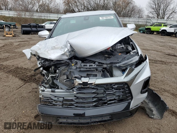 2022 Chevrolet Blazer RS z VIN 3GNKBKRS9NS146018, wystawiony jako Copart lot #82160704 z przebiegiem 27 919 mil mil oraz Czysty tytuł • Clean title. Historia ofert i sprzedaży dostępna na DreamBid. Obrazek 5.