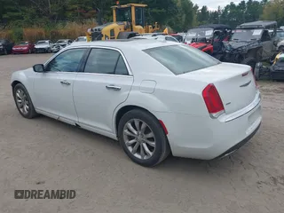 2019 Chrysler 300 Limited with VIN 2C3CCAKG7KH634459, listed as a IAAI auction lot 40450997 with 97,809 mi miles. Bid and sale history available at carsss.com. Image 3.