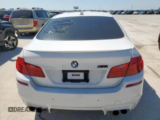 2015 BMW M5 z VIN WBSFV9C54FD594450, wystawiony jako Copart lot #52173915 z przebiegiem 67 267 mil mil oraz Szkoda całkowita • Salvage title. Historia ofert i sprzedaży dostępna na DreamBid. Obrazek 6.
