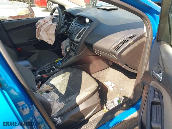 2013 Ford Focus SE with VIN 1FADP3K29DL283330, listed as a IAAI auction lot 42028093 with 101,391 mi miles. Bid and sale history available at carsss.com. Image 5.