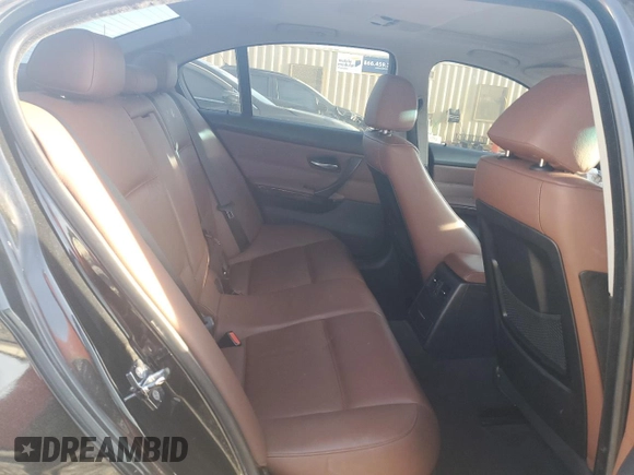 2006 BMW 3 Series 325xi z VIN WBAVD13516KV00055, wystawiony jako Copart lot #50733535 z przebiegiem 136 505 mil mil oraz Czysty tytuł • Clean title. Historia ofert i sprzedaży dostępna na DreamBid. Obrazek 10.