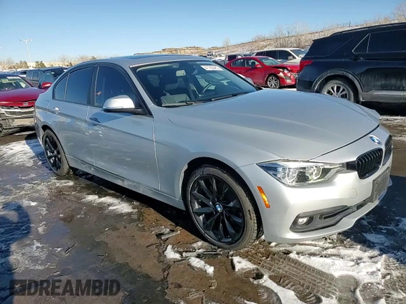 2018 BMW 3 Series 320i xDrive z VIN WBA8A3C56JA505736, wystawiony jako Copart lot #41780485 z przebiegiem 40 330 mil mil oraz Szkoda całkowita • Salvage title. Historia ofert i sprzedaży dostępna na DreamBid. Obrazek 13.