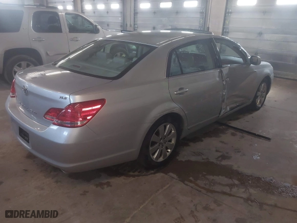 2005 Toyota Avalon XL with VIN 4T1BK36BX5U045813, listed as a IAAI auction lot 42061631 with 150,436 mi miles. Bid and sale history available at carsss.com. Image 4.