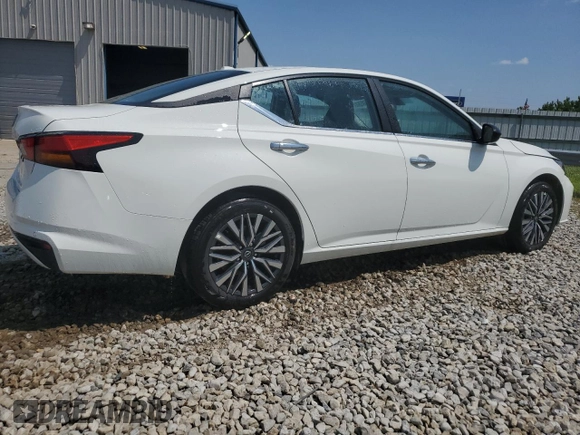2025 Nissan Altima SV z VIN 1N4BL4DV5SN393597, wystawiony jako Copart lot #59698375 z przebiegiem 1 490 mil mil oraz Czysty tytuł • Clean title. Historia ofert i sprzedaży dostępna na DreamBid. Obrazek 3.
