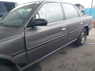 1990 Toyota Camry DLX z VIN 4T1SV21E7LU248206, wystawiony jako IAAI lot #41793635 z przebiegiem 83 550 mil mil oraz . Historia ofert i sprzedaży dostępna na DreamBid. Obrazek 6.