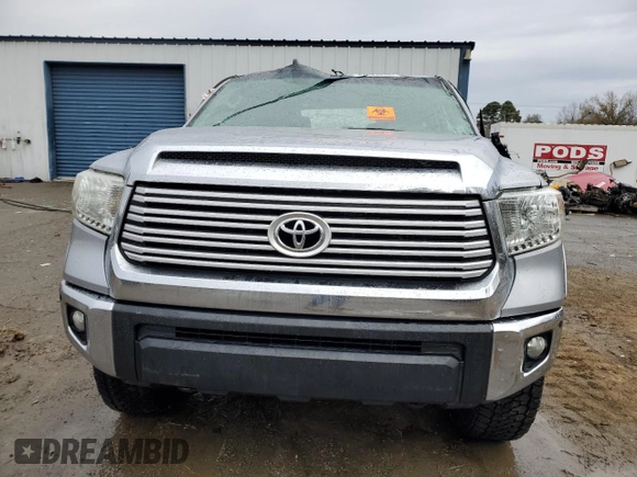 2017 Toyota Tundra Limited z VIN 5TFHW5F1XHX627001, wystawiony jako Copart lot #87833035 z przebiegiem Nie podano mil oraz Szkoda całkowita • Salvage title. Historia ofert i sprzedaży dostępna na DreamBid. Obrazek 5.
