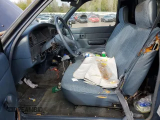 1990 Toyota Pickup DX с VIN JT4RN81P7L5065454, выставлен на аукционе Copart как лот 52913465 с пробегом 366 591 миль миль и Списание • Salvage title. История ставок и продаж доступна на DreamBid. Изображение 7.