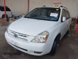 2008 Kia Sedona LX with VIN KNDMB233986267918, listed as a IAAI auction lot 41999497 with 146,774 mi miles. Bid and sale history available at carsss.com. Image 2.