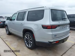 2022 Jeep Wagoneer Series III z VIN 1C4SJVDT7NS123927, wystawiony jako IAAI lot #42086651 z przebiegiem 34 761 mil mil oraz . Historia ofert i sprzedaży dostępna na DreamBid. Obrazek 3.