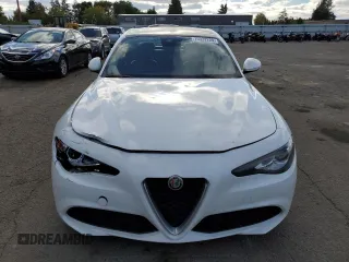 2017 Alfa Romeo Giulia Ti z VIN ZARFAECN2H7543175, wystawiony jako Copart lot #75932224 z przebiegiem 77 579 mil mil oraz Szkody całkowita. Historia ofert i sprzedaży dostępna na DreamBid. Obrazek 5.
