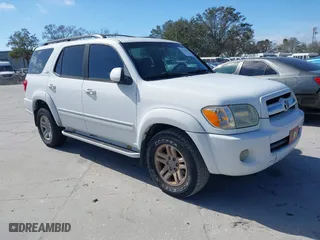 2005 Toyota Sequoia SR5 with VIN 5TDZT34A75S258880, listed as a IAAI auction lot 41584267 with 221,917 mi miles. Bid and sale history available at carsss.com. Image 1.