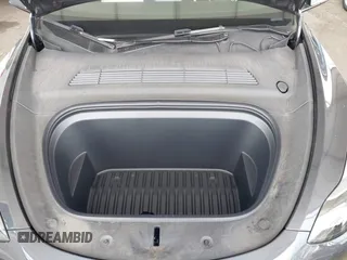 2024 Tesla Model Y Long Range z VIN 7SAYGDEE2RF069588, wystawiony jako IAAI lot #42024180 z przebiegiem 13 230 mil mil oraz . Historia ofert i sprzedaży dostępna na DreamBid. Obrazek 10.