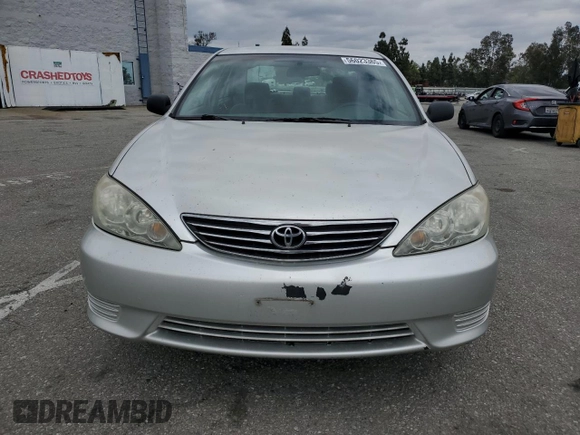 2005 Toyota Camry STD z VIN 4T1BE32K35U558818, wystawiony jako Copart lot #56023365 z przebiegiem 109 917 mil mil oraz Szkoda całkowita • Salvage title. Historia ofert i sprzedaży dostępna na DreamBid. Obrazek 5.