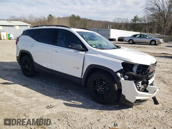 2023 GMC Terrain AT4 z VIN 3GKALYEG2PL234481, wystawiony jako Copart lot #49389095 z przebiegiem 8 555 mil mil oraz Szkoda całkowita • Salvage title. Historia ofert i sprzedaży dostępna na DreamBid. Obrazek 4.